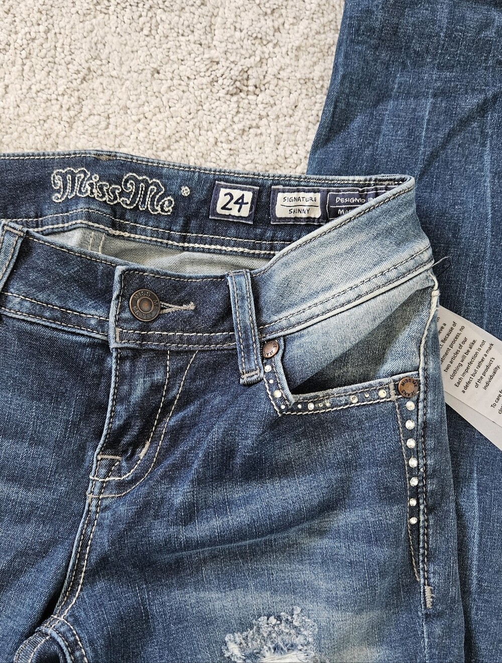 NWT Miss Me | Rhinestone Embellished Embroidered Distressed Y2K Jeans Size 24 - Picture 4 of 9